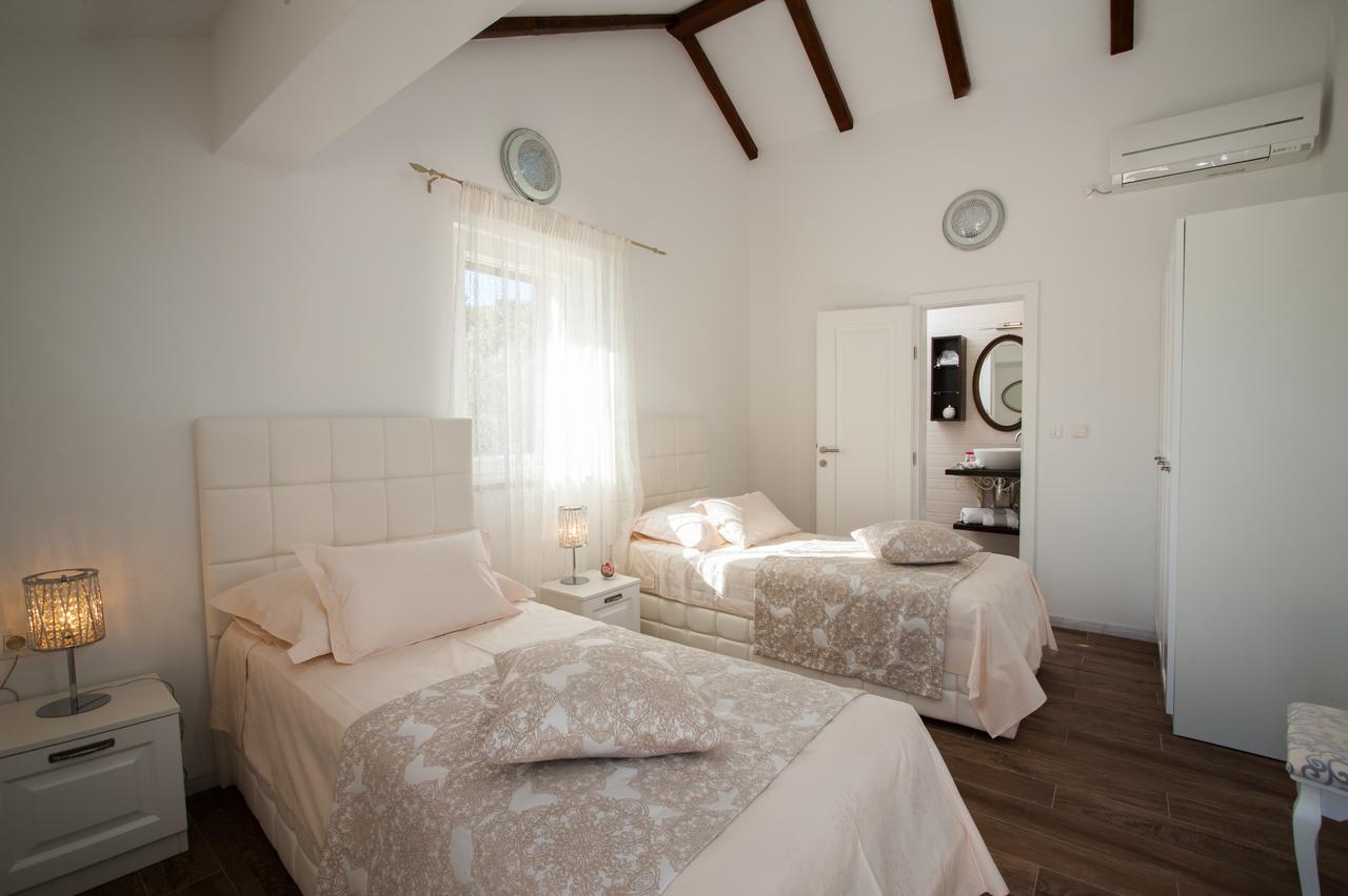 Luxury Villa Kate - In Lucice Bay With Turquoise Sea, Amazing Seaviews, And Heated Pool 밀나 외부 사진