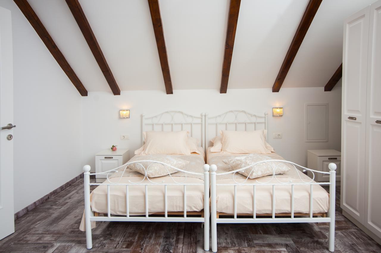 Luxury Villa Kate - In Lucice Bay With Turquoise Sea, Amazing Seaviews, And Heated Pool 밀나 외부 사진