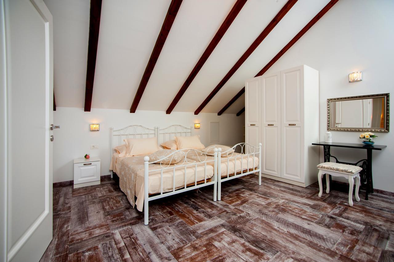 Luxury Villa Kate - In Lucice Bay With Turquoise Sea, Amazing Seaviews, And Heated Pool 밀나 외부 사진