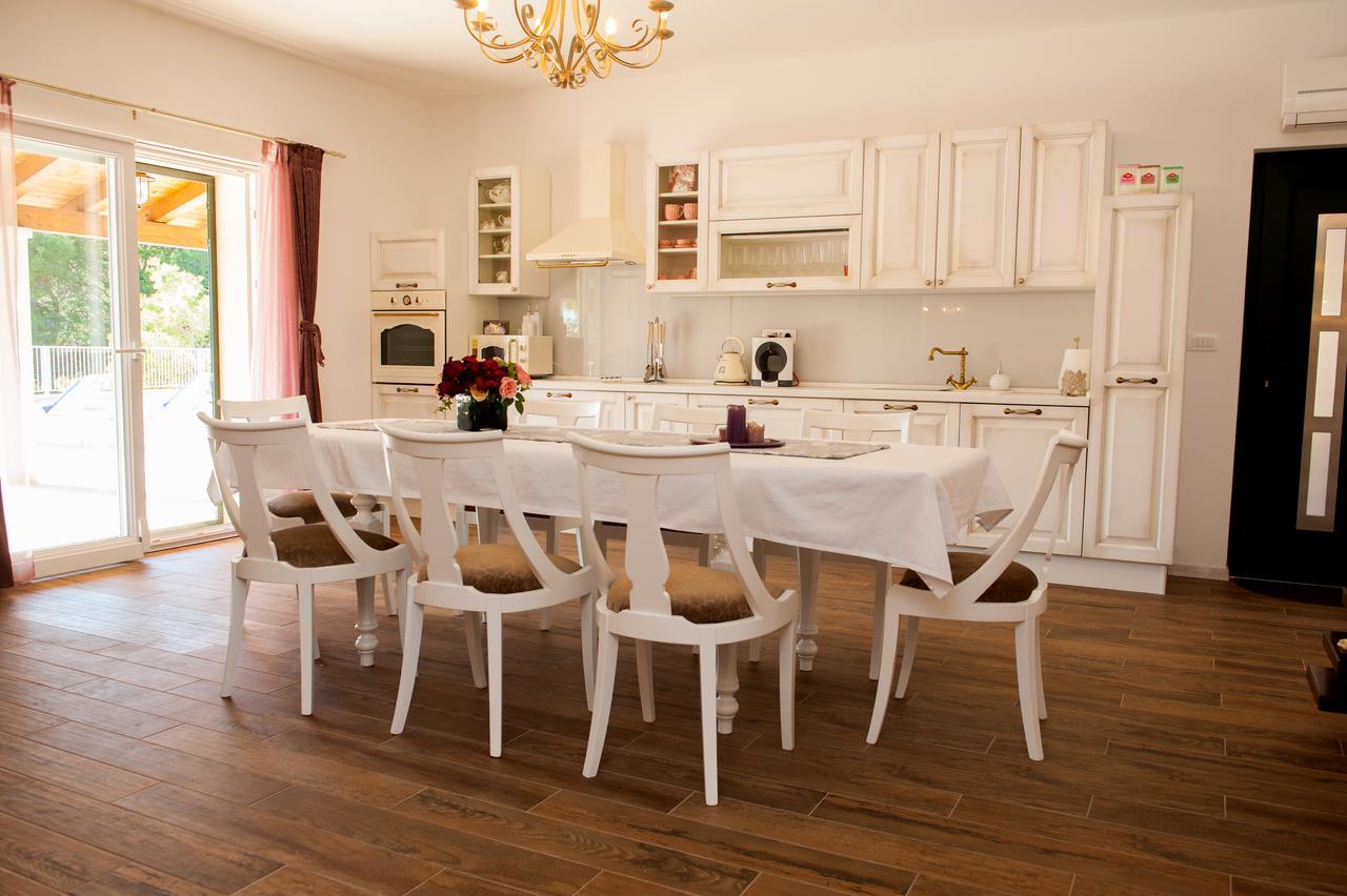 Luxury Villa Kate - In Lucice Bay With Turquoise Sea, Amazing Seaviews, And Heated Pool 밀나 외부 사진