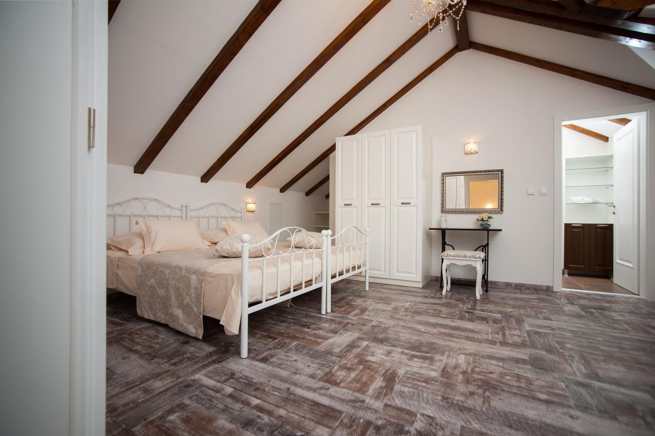 Luxury Villa Kate - In Lucice Bay With Turquoise Sea, Amazing Seaviews, And Heated Pool 밀나 외부 사진